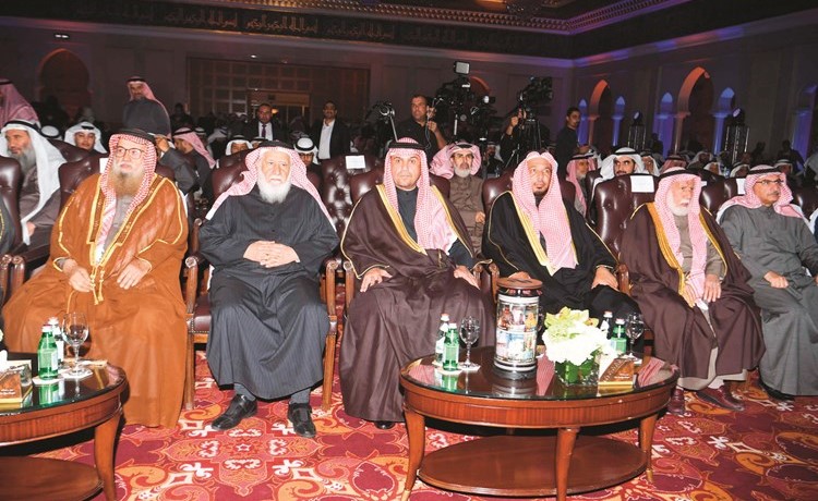 أنس الصالح ود.عبدالله المعتوق ود.جاسم الياسين وحمود الرومي وأحمد القطان ود.رشيد الحمد في مقدمة الحضور	(قاسم باشا)﻿