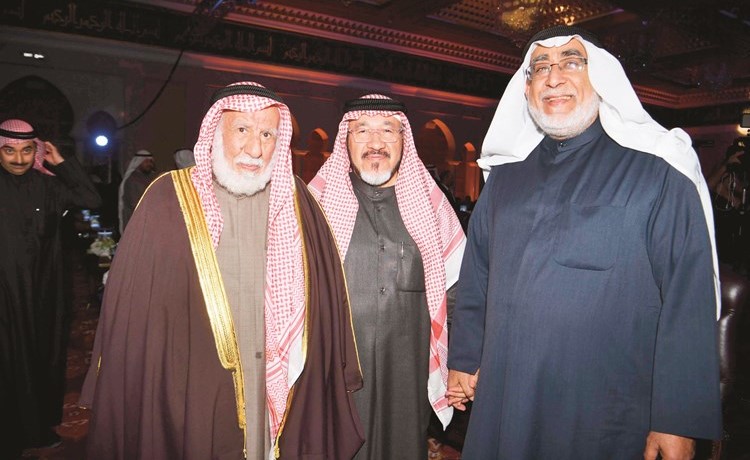 مستشار الإدارة العامة الزميل يوسف عبدالرحمن متوسطا حمود الرومي ويوسف عبدالرحيم﻿