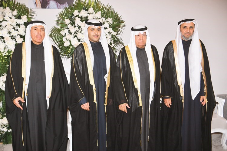 عبدالله الخرافي مباركا﻿