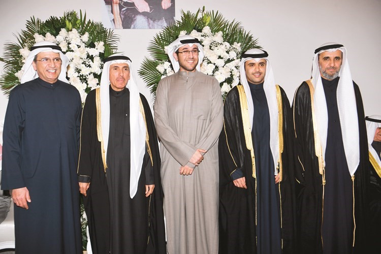 عبدالله الخرافي وطارق الخرافي يهنئان﻿