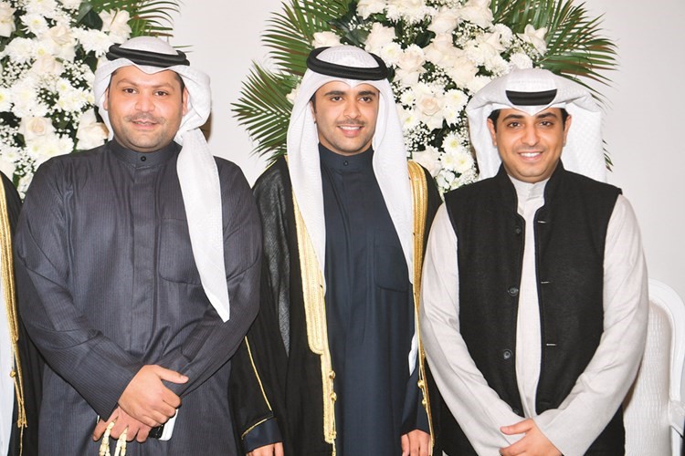 عبدالله العدواني ومحمد الباتل يهنئان المعرس عبدالوهاب المناعي﻿