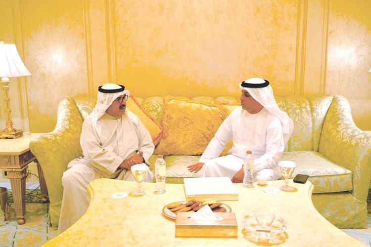 الشيخ ناصر صباح الأحمد مستقبلا رئيس مكتب أبوظبي التنفيذي وفريق التخطيط الإستراتيجي جاسم الزعابي﻿
