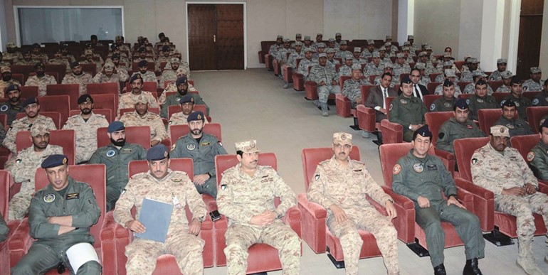  اللواء الركن طيار عدنان الفضلي لدى زيارة قاعدة أحمد الجابر الجوية﻿