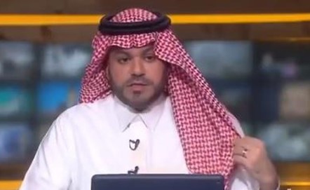 بالفيديو.. تعليق الاعلامي السعودي "علي العلياني" على ظهوره بثوب متسخ على الهواء مباشرة