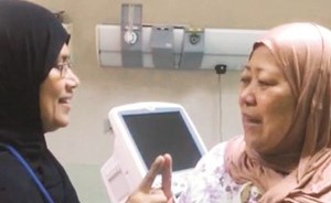 الفلبينية وهي تشهر إسلامها﻿