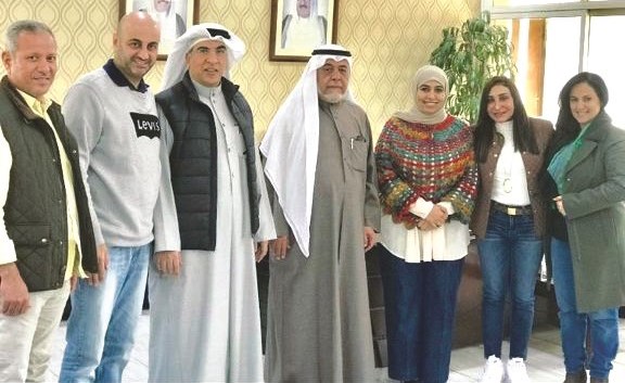 وكيل وزارة التعليم العالي المساعد عادل المسعد مع عميد الفنون المسرحية د.علي العنزي وعدد من أساتذة المعهد﻿