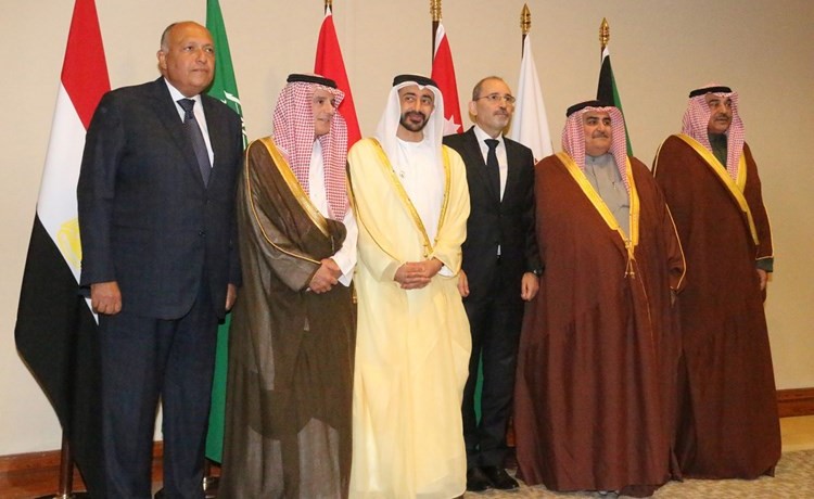 صورة جماعية لوزراء خارجية الدول المشاركة في اللقاء التشاوري العربي على هامش اجتماعهم في عمان امس	(كونا) ﻿
