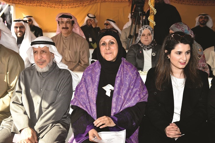الشيخة أوراد الجابر والشيخة عزة الصباح ود. عبدالعزيز الفرهود﻿