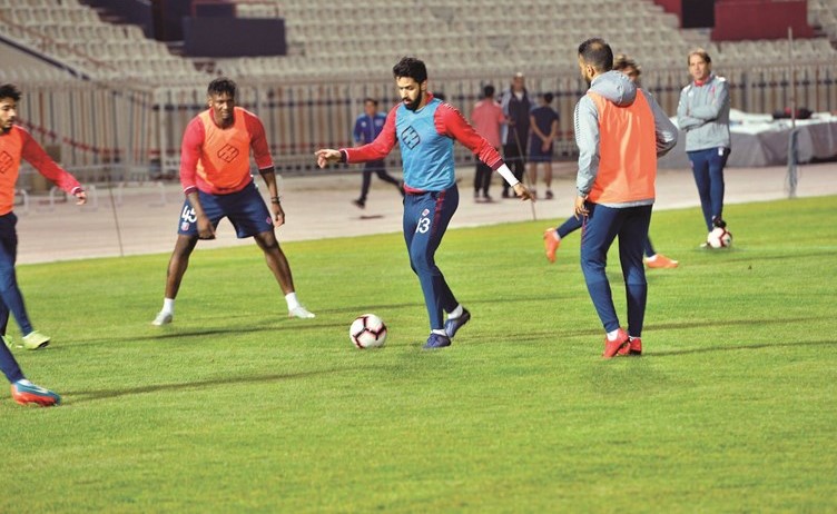 «الأبيض» تدرّب صباحاً وغادر إلى عمَّان