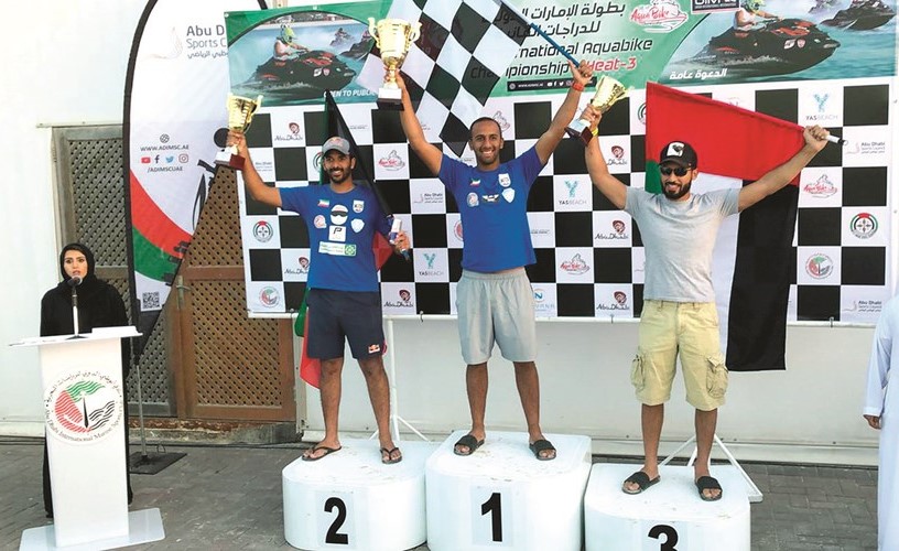البطل العالمي محمد بوربيع خلال التتويج﻿