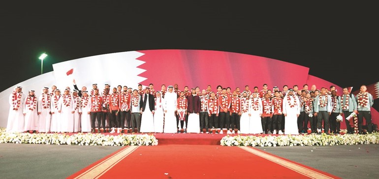 بالفيديو.. أمير قطر تقدم مستقبلي أبطال «كأس آسيا»