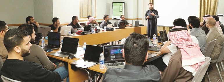 جانب من الدورة﻿