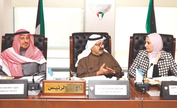 الشيخ ناصر صباح الأحمد مترئسا اجتماع المجلس الأعلى للتخطيط والتنمية بحضور الشيخ د.محمد الصباح والوزيرة د. مريم العقيل﻿