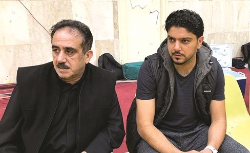 محمد بوعباس ومدير اللعبة محمد الكندري﻿