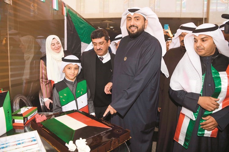 الشيخ د.باسل الصباحود.مصطفى رضا  ﻿﻿خلال مراسم رفع العلم-(محمد هاشم)﻿