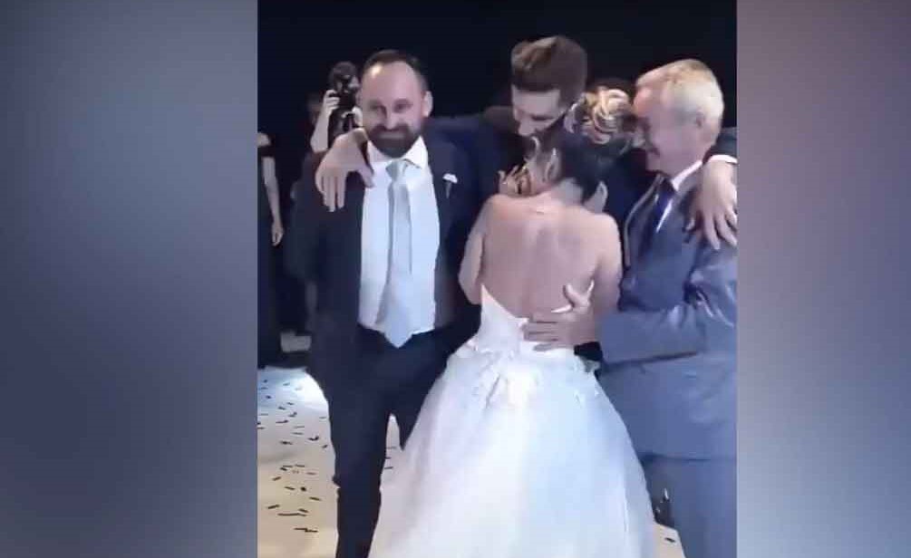 بالفيديو.. 62 مليون مشاهدة لرقصة بين عريس يجلس على كرسي متحرك وعروسه