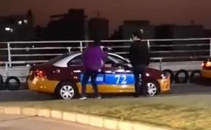 بالفيديو.. شاهد ماذا فعل رجل بعد رسوبه في اختبار القيادة