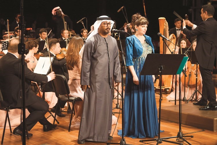 البلغارية د.أنا كاراديمتروفا مع الإماراتي جاسم محمد 	(احمد علي)﻿