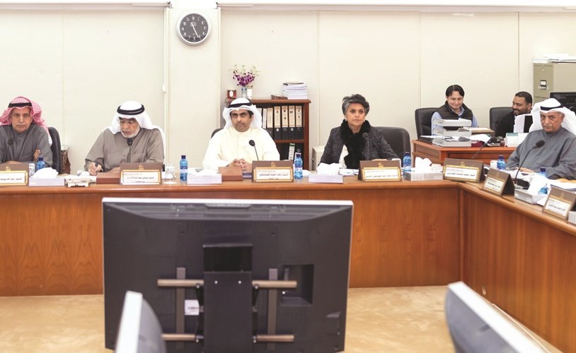 شعيب المويزري وصفاء الهاشم ورياض العدساني وعدنان عبدالصمد وعبدالله الرومي أثناء الاجتماع﻿