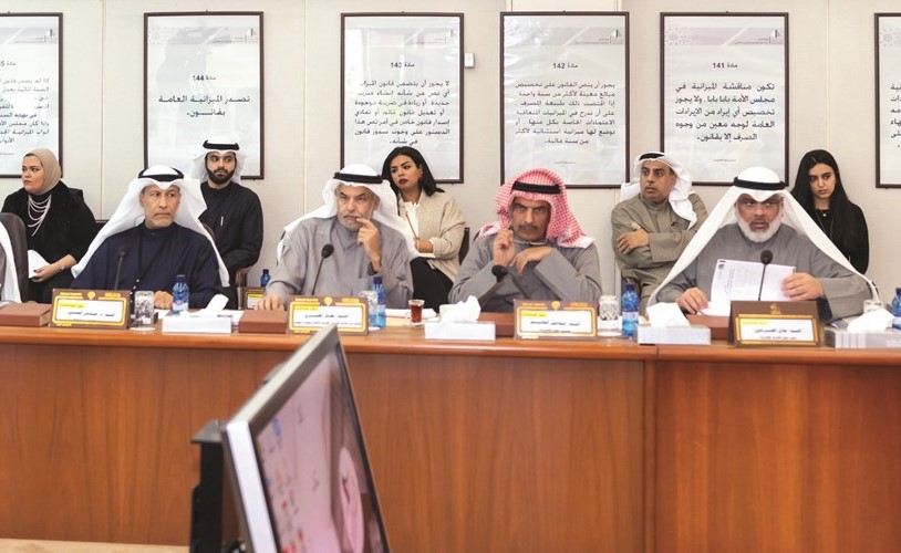 عادل الصرعاوي خلال اجتماع لجنة الميزانيات والحساب الختامي أمس﻿