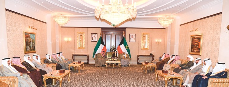  صاحب السمو الامير الشيخ صباح الاحمد مستقبلا مرزوق الغانم وعددا من النواب ﻿