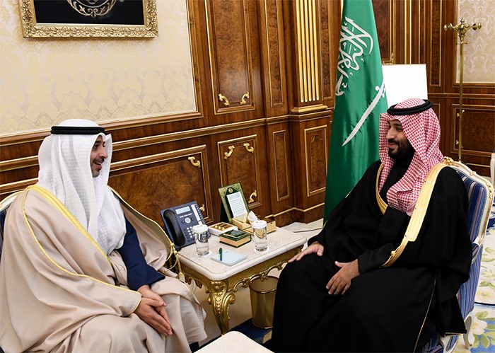مبعوث سمو الأمير نائب وزير شؤون الديوان الأميري الشيخ محمد العبدالله خلال لقائه ولي عهد المملكة العربية السعودية