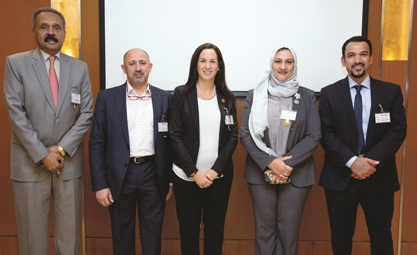 الأطباء المشاركون في الندوة﻿