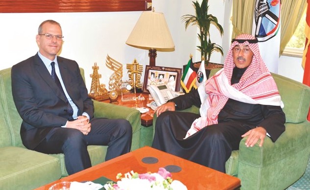 الشيخ فواز الخالد مستقبلا سفير كندا لدى الكويت﻿
