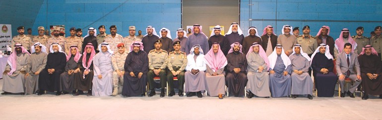 اللواء الركن بدر العوضي مع المشاركين في اللقاء﻿
