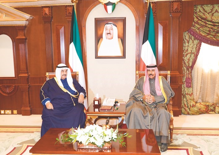 سمو ولي العهد الشيخ نواف الأحمد مستقبلا سمو الشيخ ناصر المحمد﻿