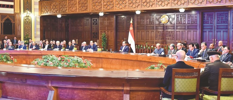 الرئيس عبدالفتاح السيسي مجتمعا مع محافظ بورسعيد وعدد من القيادات بالمحافظة ورئيس الوزراء بحضور وزاري موسع﻿