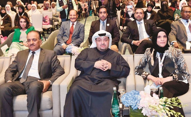 د. فواز الرفاعي يتوسط د. سامي الطاهر ود. أمل الخضر (متين غوزال)﻿