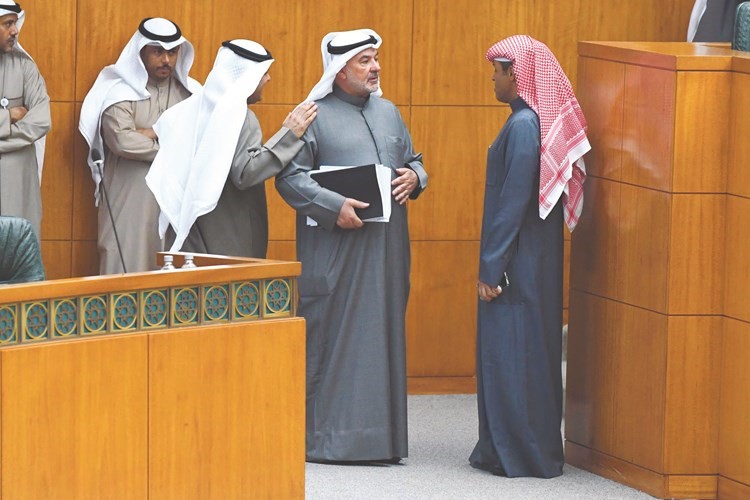 د. خالد الفاضل وصالح عاشور وفيصل الكندري ﻿