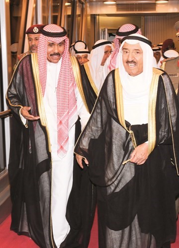 صاحب السمو الأمير الشيخ صباح الأحمد مع سمو ولي العهد الشيخ نواف الأحمد ﻿