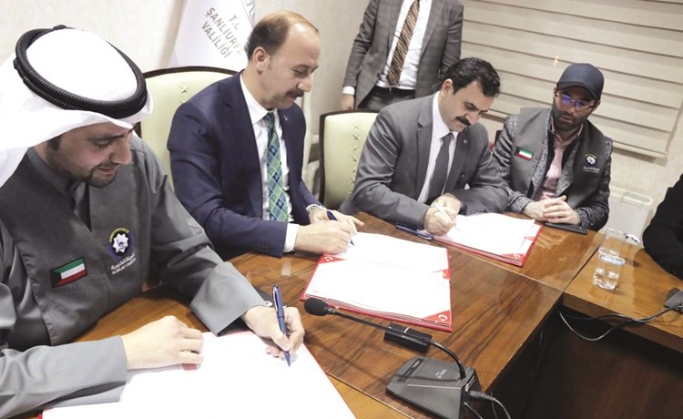 جانب من توقيع البروتوكول بين الجانبين﻿