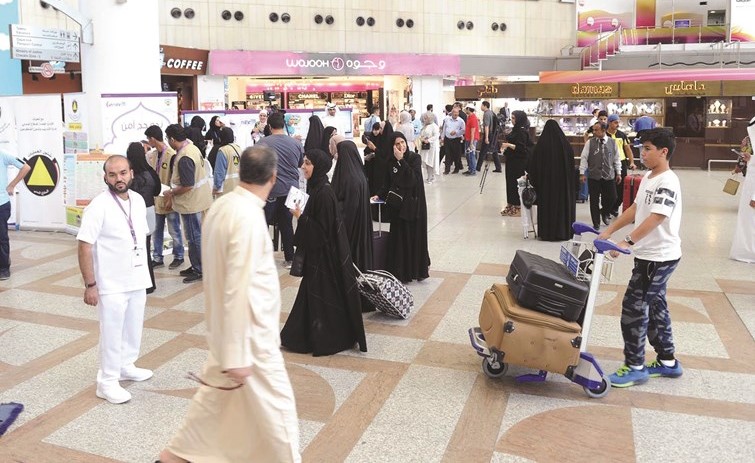 بالفيديو.. مكاتب السياحة والسفر تئن تحت وطأة الحجوزات الإلكترونية
