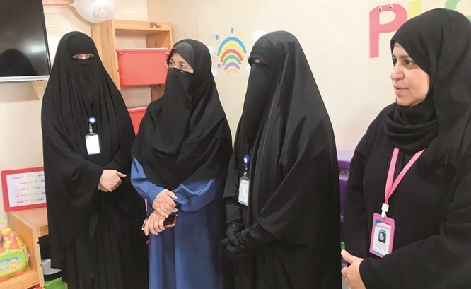 المشرفات أثناء افتتاح النادي﻿