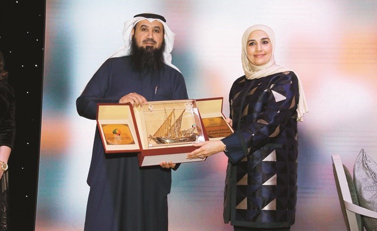 العتل خلال تكريم الوزير مريم العقيل	 (زين علام)﻿