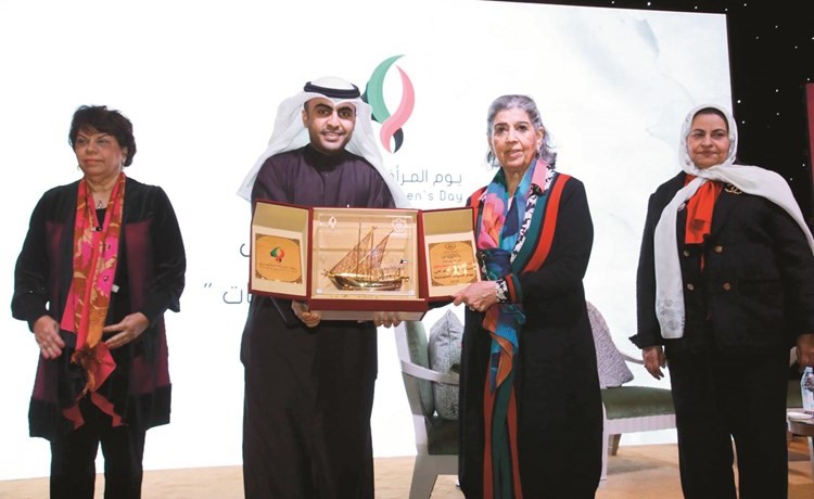 تكريم رئيسة جمعية الصحافيين الزميلة فاطمة حسين﻿