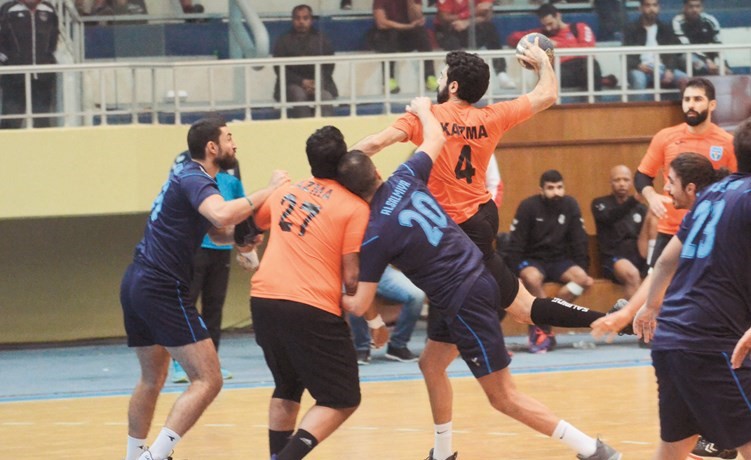محمد جواد يصوب على مرمى السالمية﻿