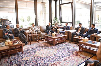 الرئيس الغانم يزور مقر مندوبية الكويت الدائمة في جنيف ويثني على جهود السفير الغنيم