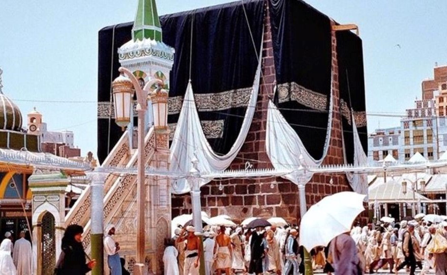 3 نساء كسون الكعبة على مر التاريخ.. هذه أشهرهن!