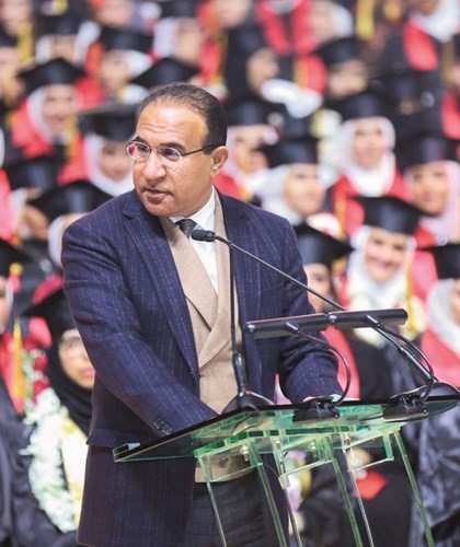 العثمان أثناء القائه خطابه﻿