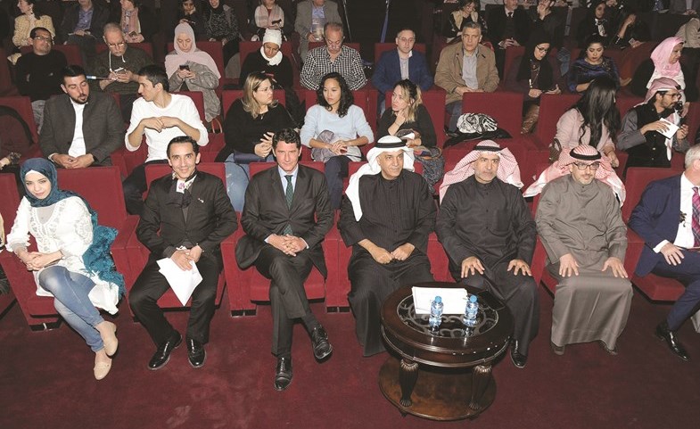 الأمين العام للمجلس م.علي اليوحة وسيدريك دوفي ود.عيسى الأنصاري ومحمد بن رضا في مقدمة الحضور﻿
