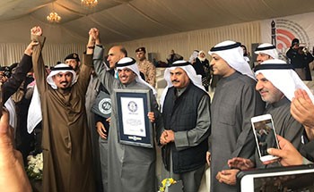 بالفيديو والصور..الكويت تدخل موسوعة غينيس للأرقام القياسية بأطول علم وأطول مسيرة علم