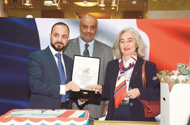 مكرم ملاعب مكرما السفيرة الفرنسية ماري ماسدوبوي﻿