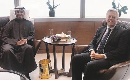 طلال الجري مستضيفا السفير الألماني كارل بيرغنر ﻿