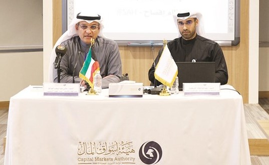 مثنى الصالح وعبدالله التركيت خلال المؤتمر الصحافي﻿