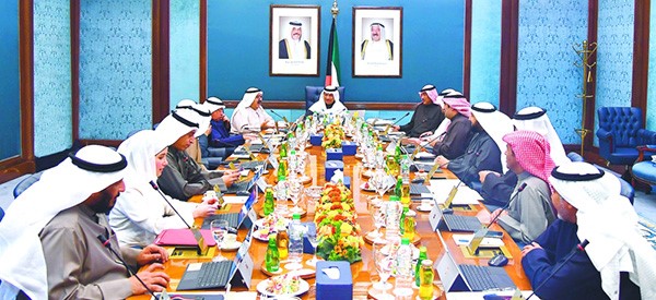 سمو الشيخ جابر المبارك مترئسا اجتماع مجلس الوزراء أمس
