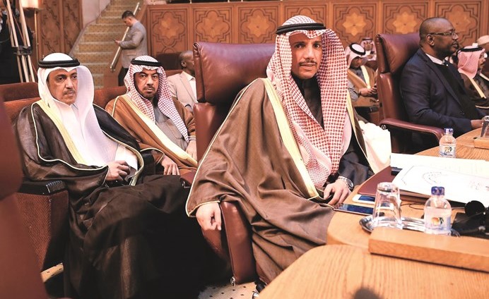 الرئيس الغانم وخالد العتيبي وعلي الدقباسي﻿